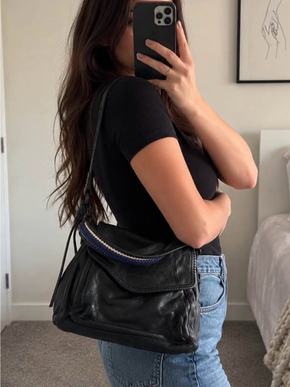 Classic Black Leather Shoulder Bag - Sleek Everyday Carry